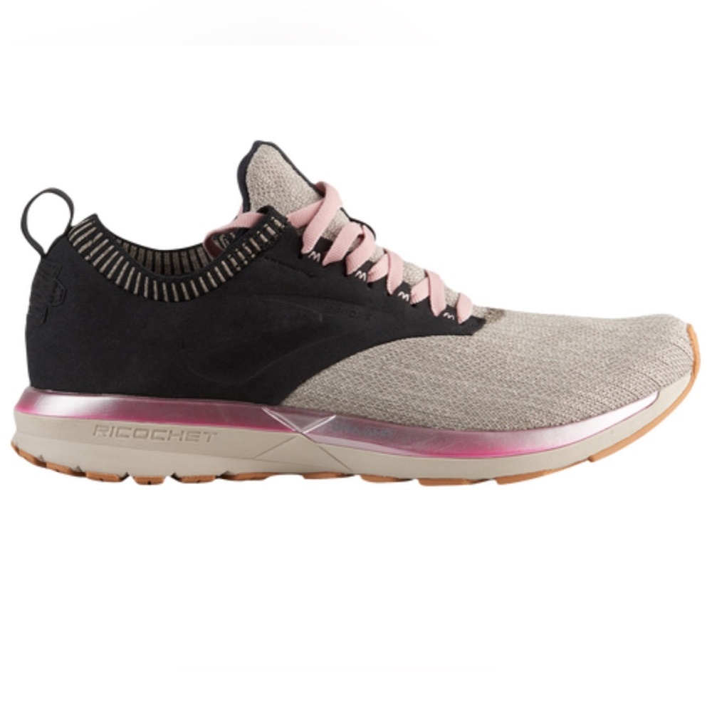 brooks size 9
Women's Ricochet LE Running Sneakers